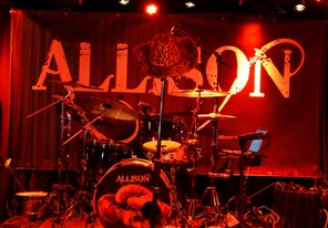 Allison, Konzert